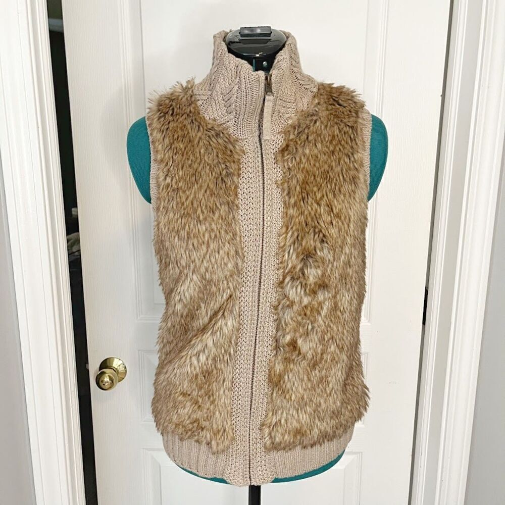 Kenar Faux Fur Full Zip Up Collar Lined Cable Knit Sleeveless Sweater Vest